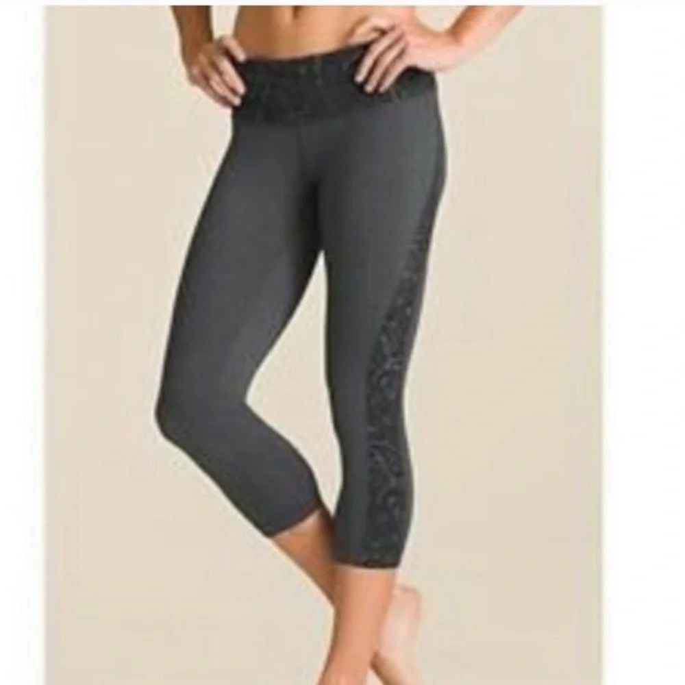 Athleta Splits Revelations Cropped Leggings Size Small